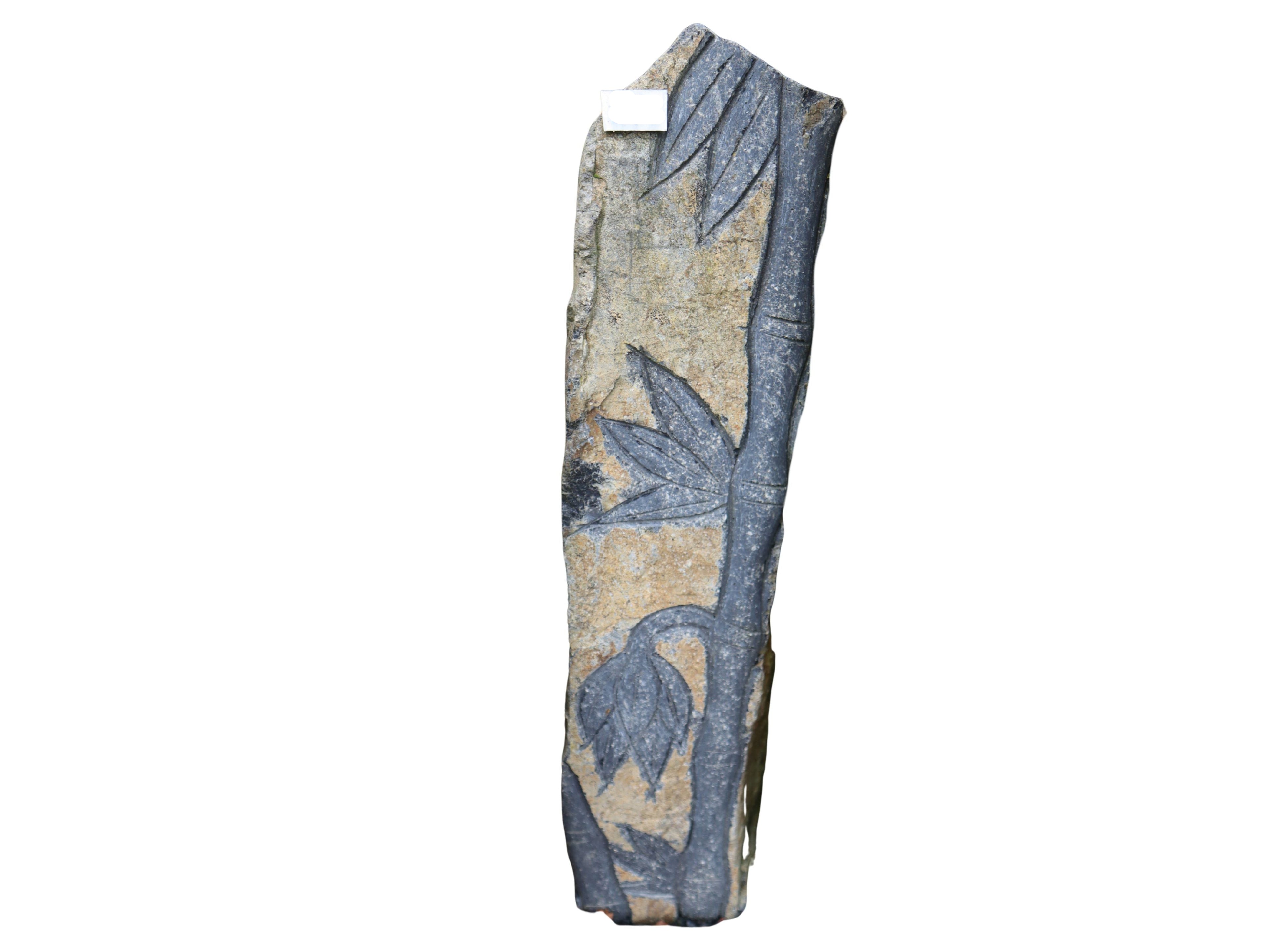 Basaltstele floral